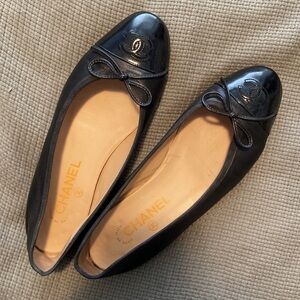 Chanel Flats - leather & patent